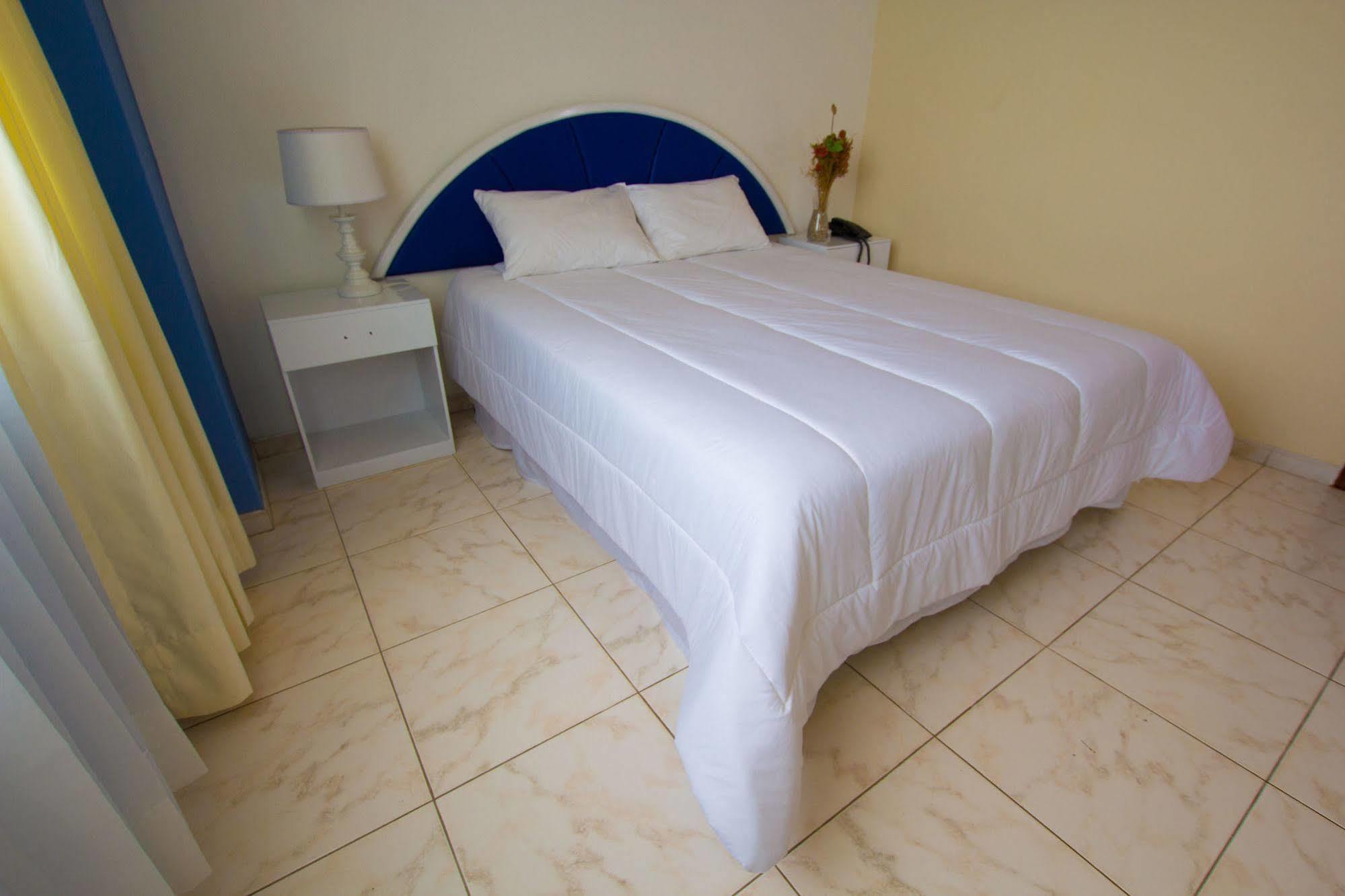 Blue Bay Hotel Салинас Экстерьер фото